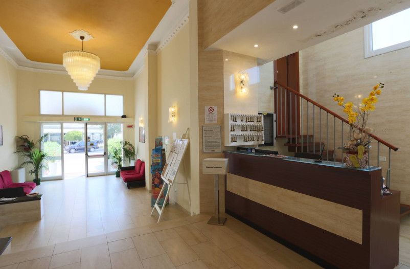 media.Hall da dentro con portineria